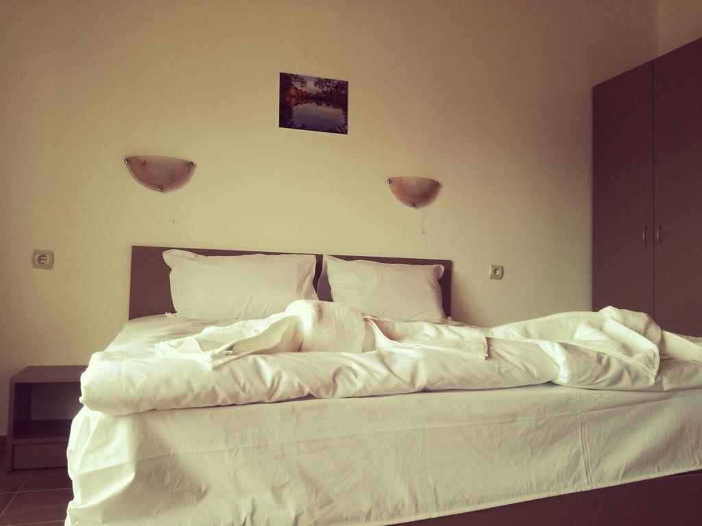 Siana House Hotell Ravda Exteriör bild