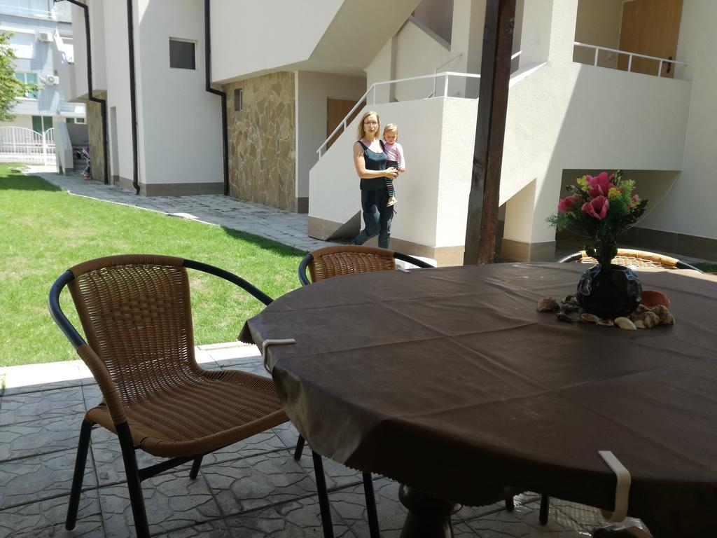 Siana House Hotell Ravda Exteriör bild