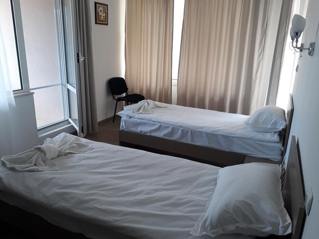 Siana House Hotell Ravda Exteriör bild